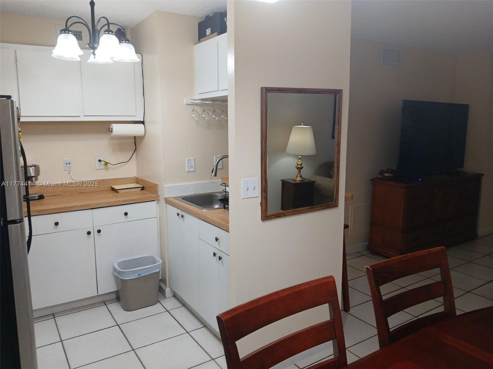 Recently Rented: $2,200 (2 beds, 2 baths, 825 Square Feet)