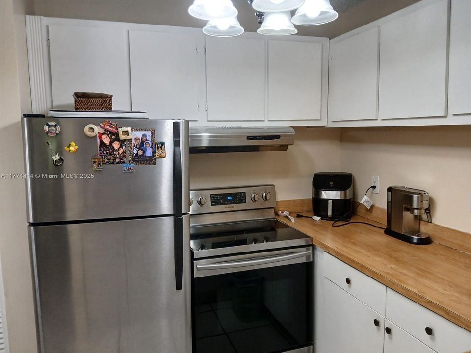 Recently Rented: $2,200 (2 beds, 2 baths, 825 Square Feet)