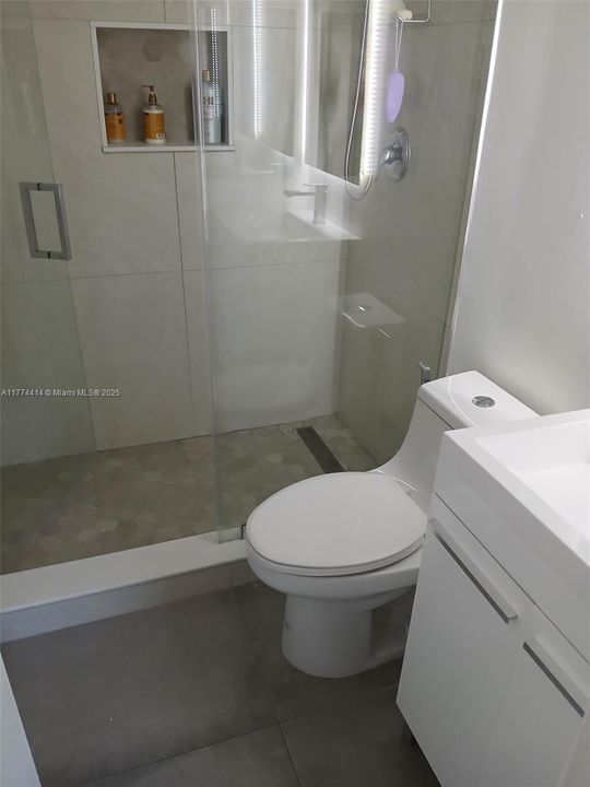 Recently Rented: $2,200 (2 beds, 2 baths, 825 Square Feet)