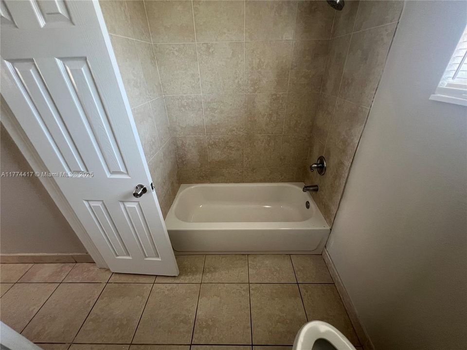 Recently Sold: $485,000 (4 beds, 2 baths, 1324 Square Feet)