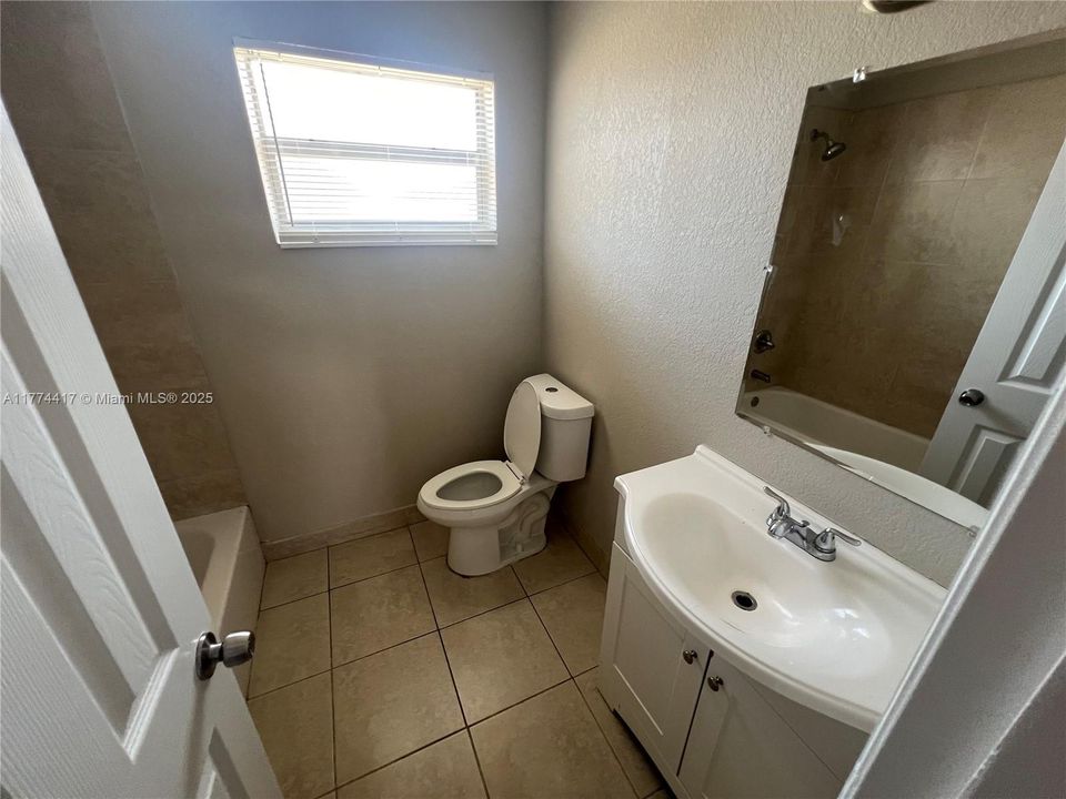 Recently Sold: $485,000 (4 beds, 2 baths, 1324 Square Feet)