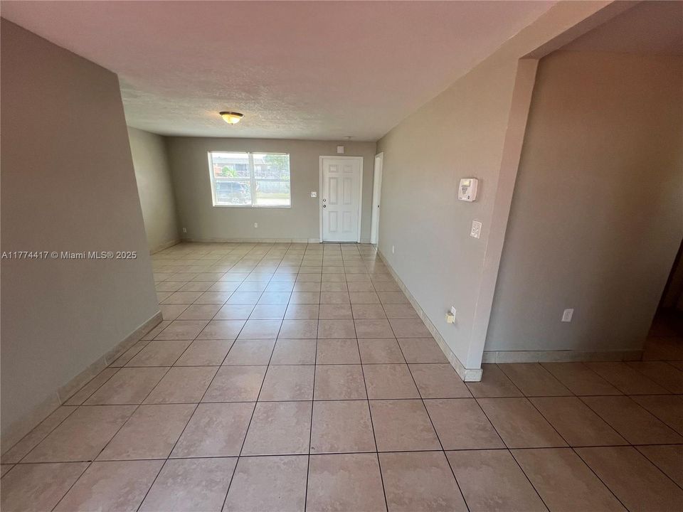 Recently Sold: $485,000 (4 beds, 2 baths, 1324 Square Feet)