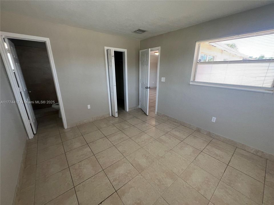 Recently Sold: $485,000 (4 beds, 2 baths, 1324 Square Feet)