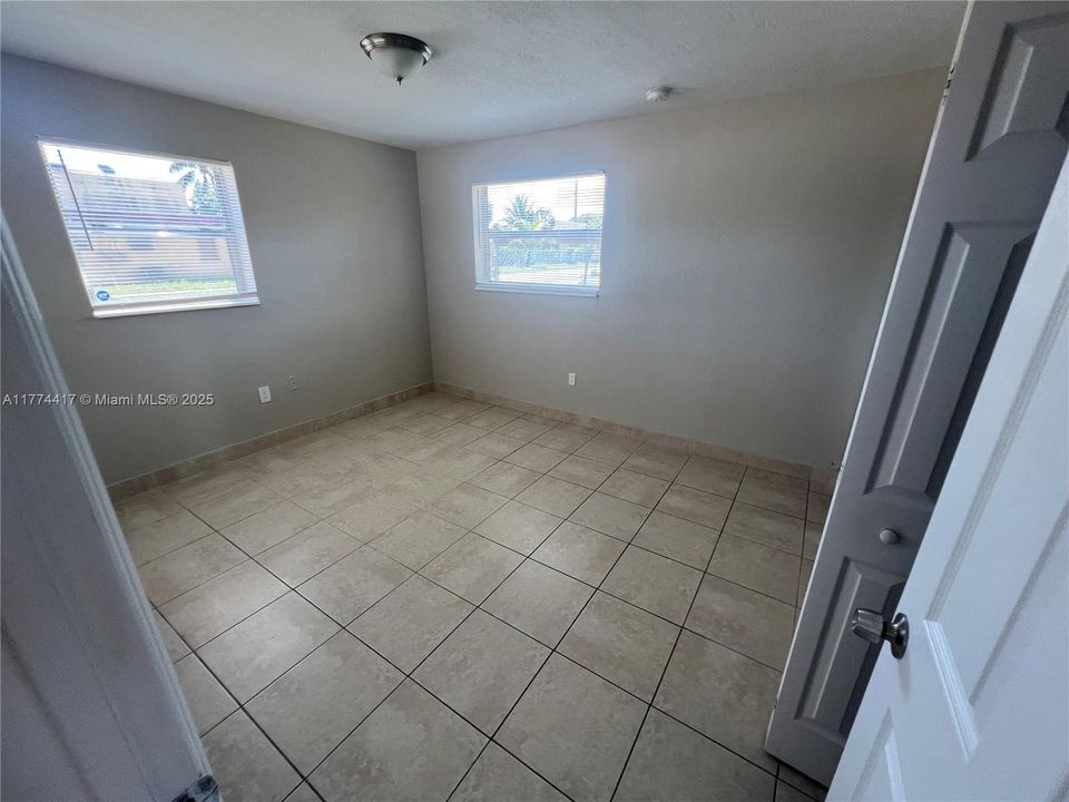 Recently Sold: $485,000 (4 beds, 2 baths, 1324 Square Feet)