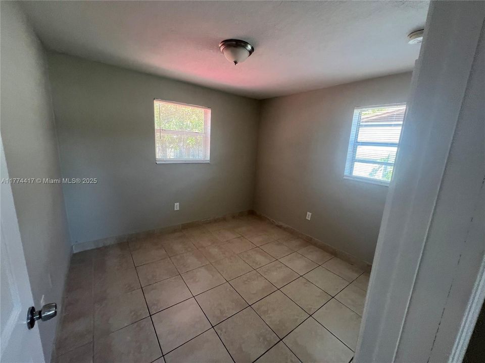 Recently Sold: $485,000 (4 beds, 2 baths, 1324 Square Feet)