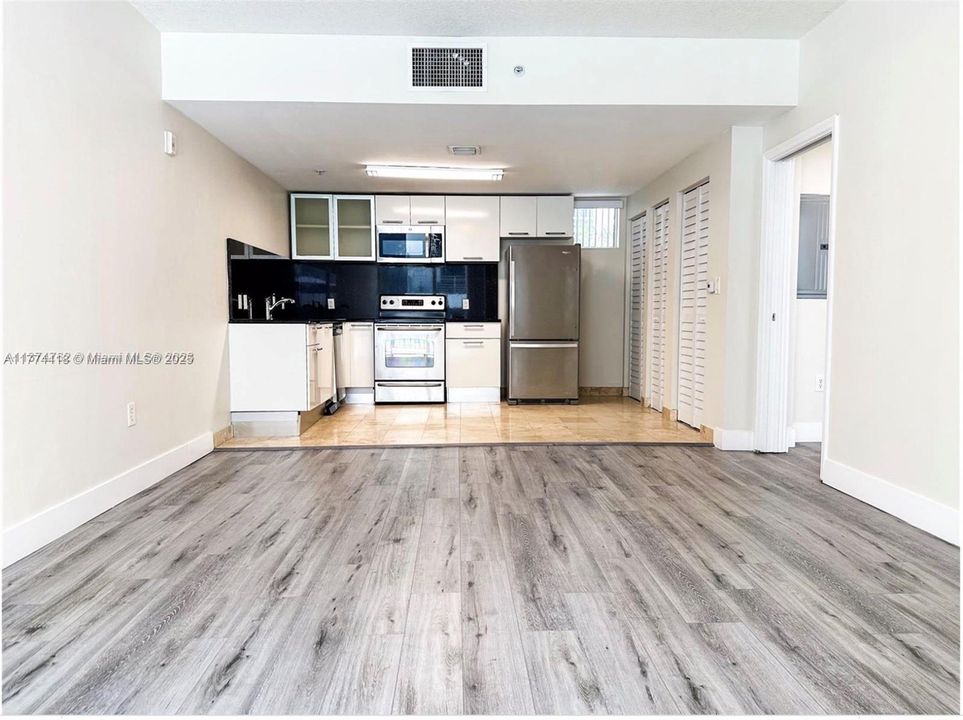 Recently Rented: $4,200 (2 beds, 2 baths, 1053 Square Feet)