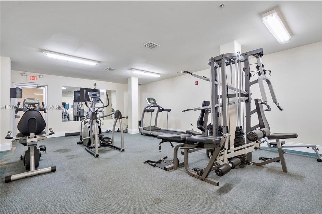 Recently Rented: $4,200 (2 beds, 2 baths, 1053 Square Feet)