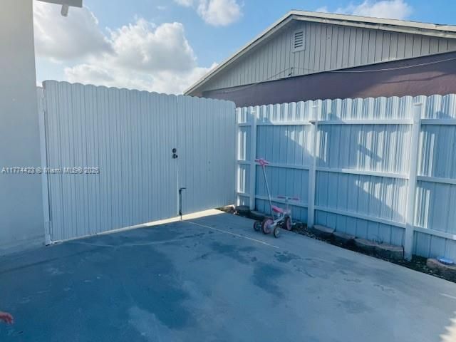 Recently Sold: $539,999 (4 beds, 2 baths, 1081 Square Feet)