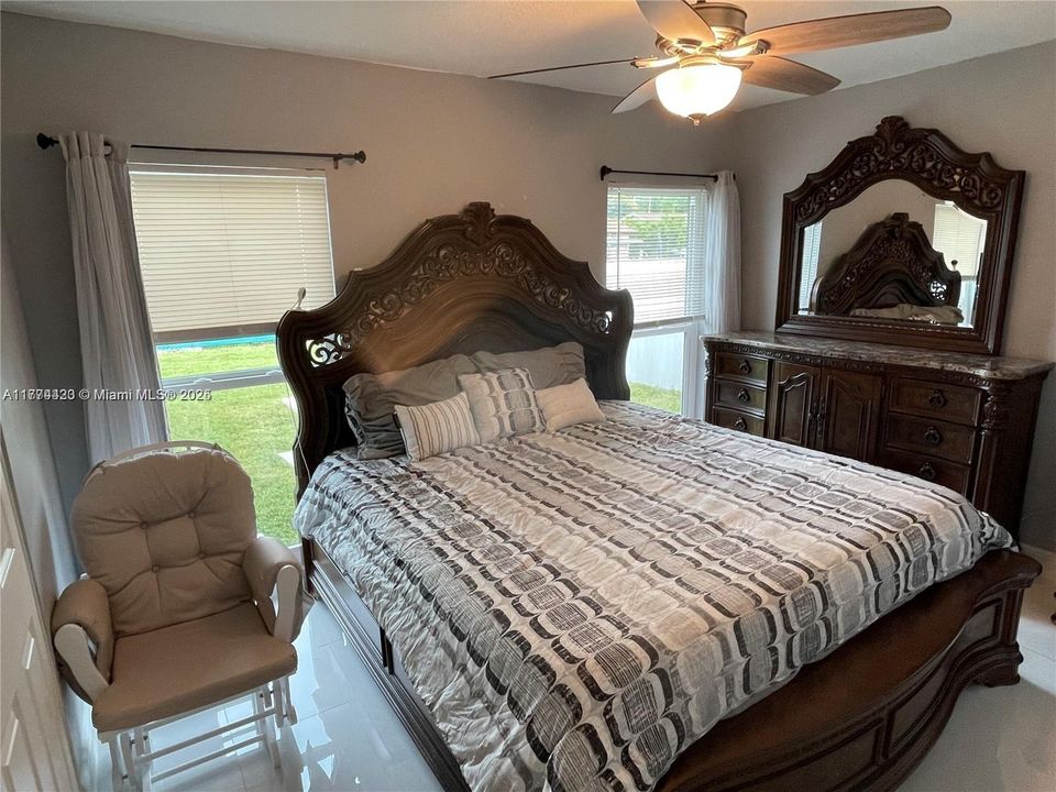 Recently Sold: $539,999 (4 beds, 2 baths, 1081 Square Feet)