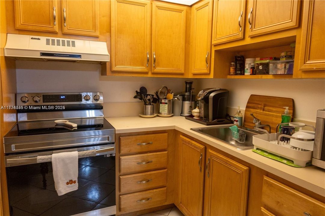 For Sale: $160,000 (2 beds, 2 baths, 980 Square Feet)