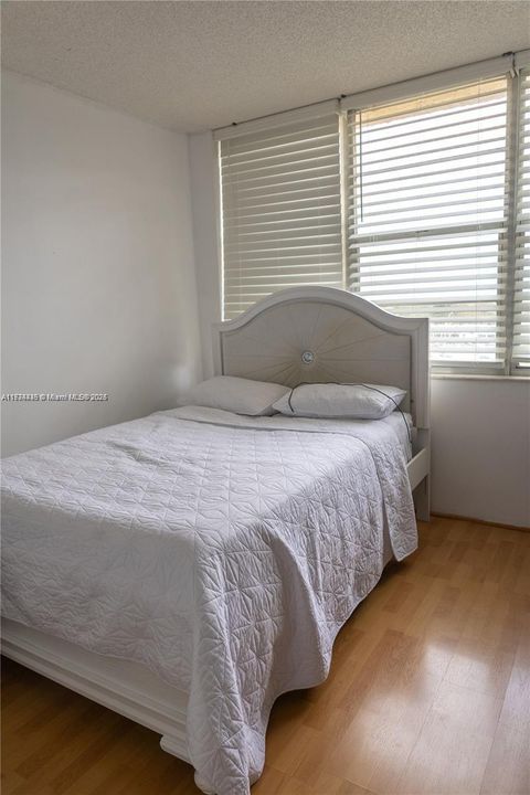 For Sale: $160,000 (2 beds, 2 baths, 980 Square Feet)