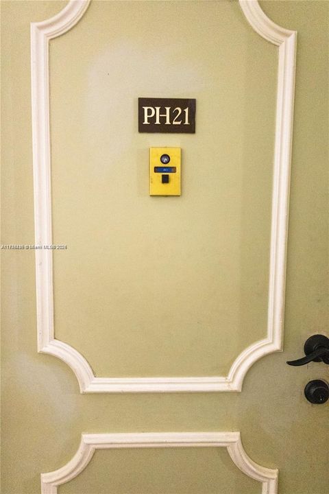 For Sale: $160,000 (2 beds, 2 baths, 980 Square Feet)