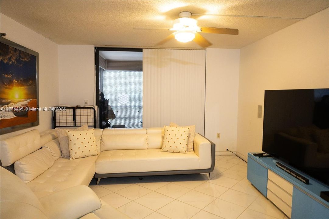 For Sale: $160,000 (2 beds, 2 baths, 980 Square Feet)