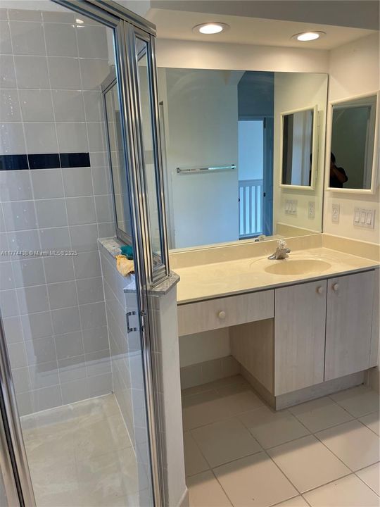 Recently Rented: $2,700 (3 beds, 2 baths, 1693 Square Feet)