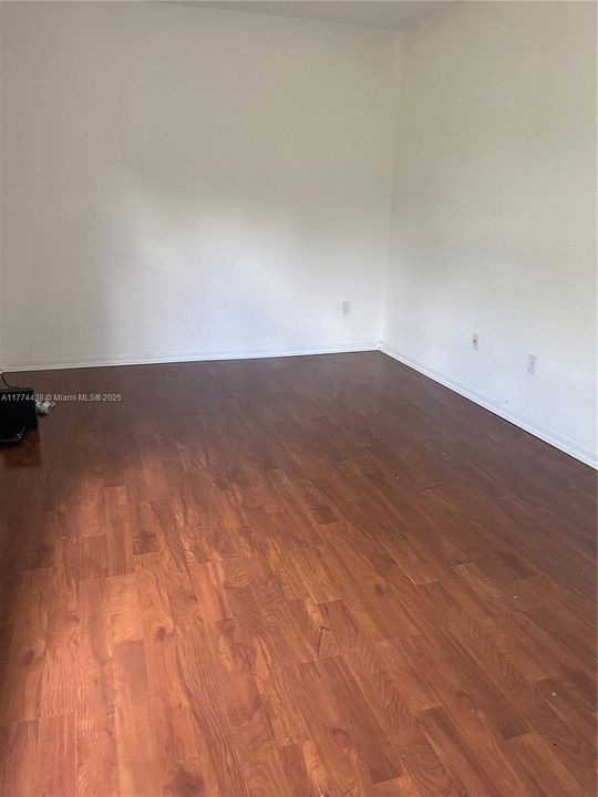 Recently Rented: $2,700 (3 beds, 2 baths, 1693 Square Feet)