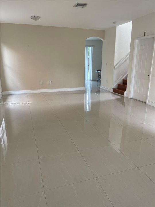 Recently Rented: $2,700 (3 beds, 2 baths, 1693 Square Feet)