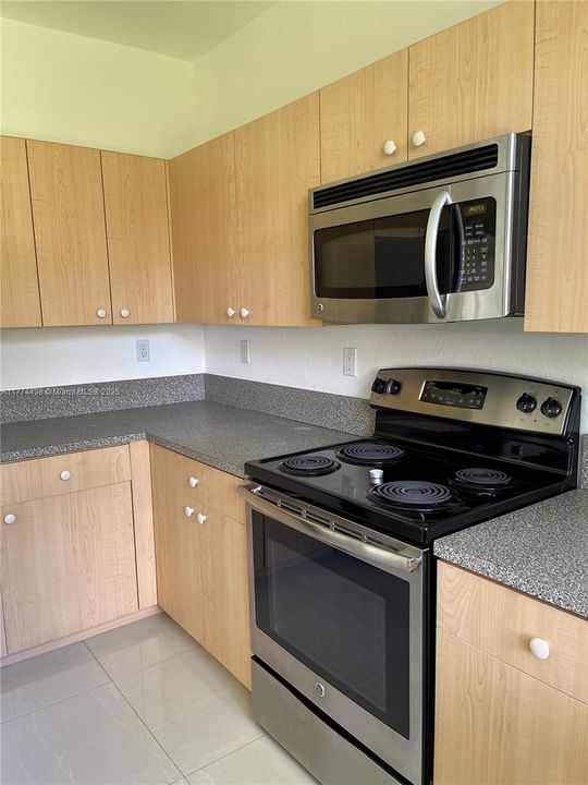 Recently Rented: $2,700 (3 beds, 2 baths, 1693 Square Feet)