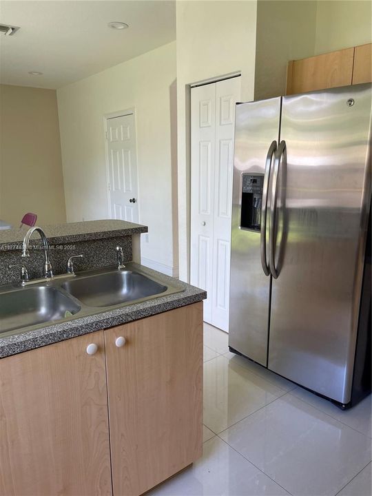 Recently Rented: $2,700 (3 beds, 2 baths, 1693 Square Feet)