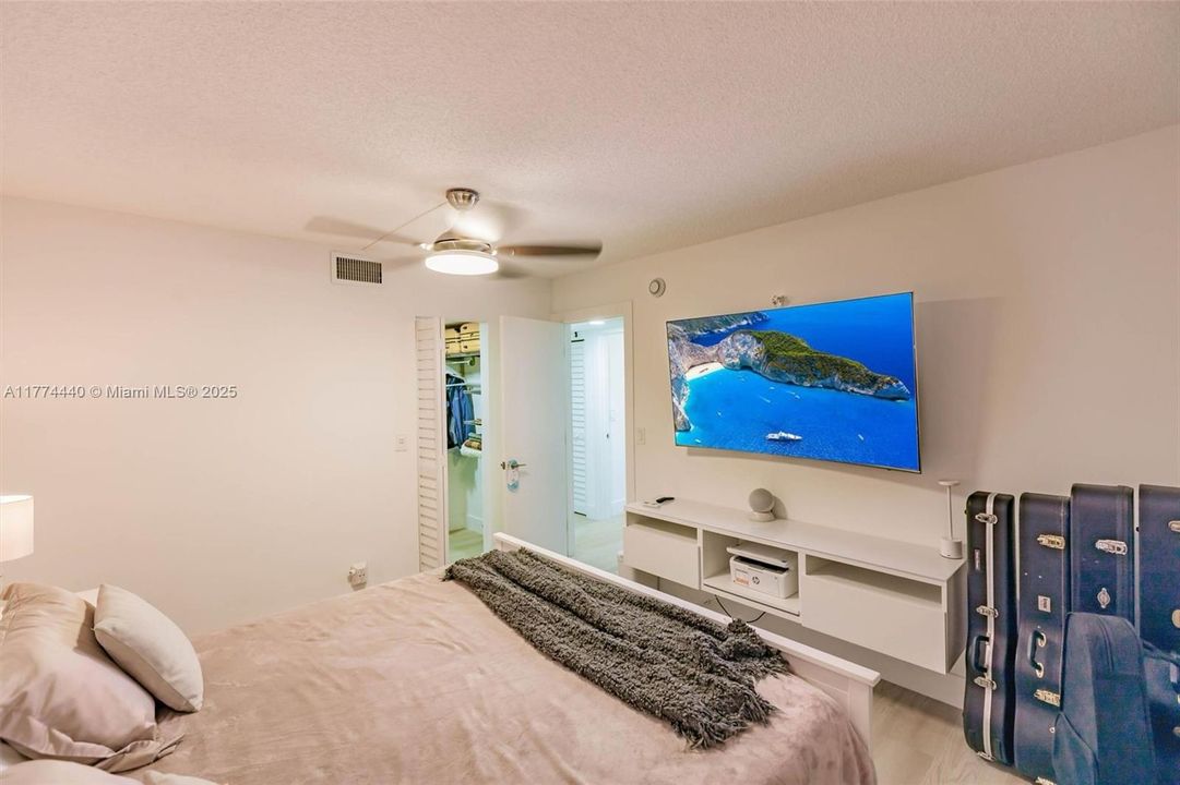 Vendido Recientemente: $339,000 (2 camas, 2 baños, 1144 Pies cuadrados)