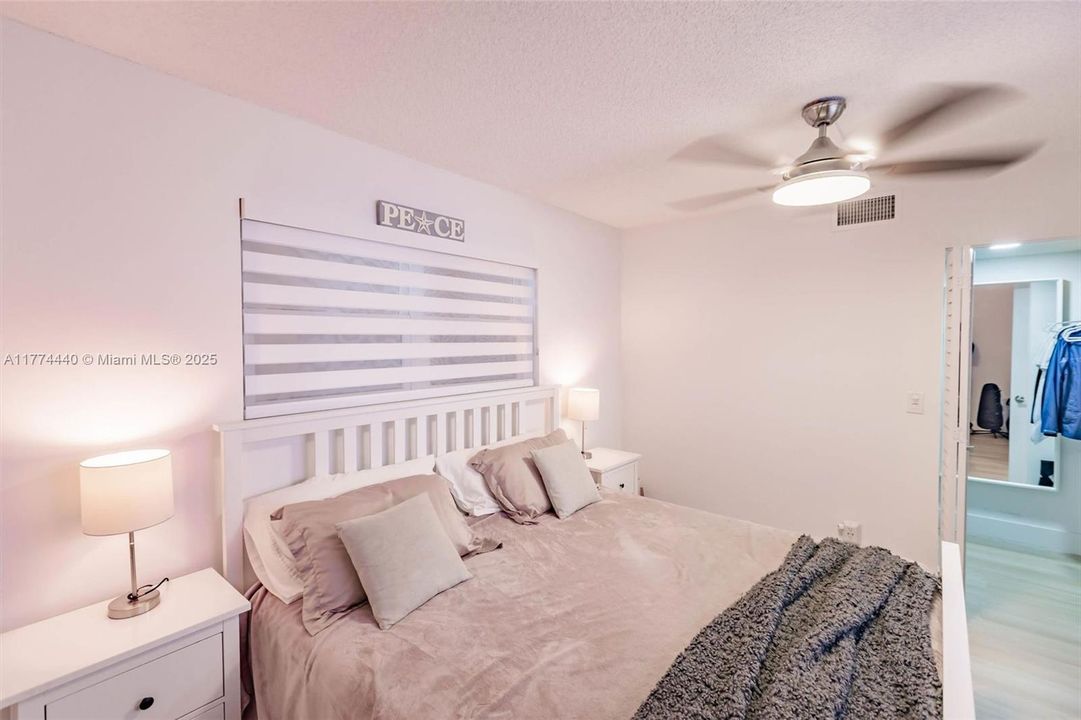 Vendido Recientemente: $339,000 (2 camas, 2 baños, 1144 Pies cuadrados)