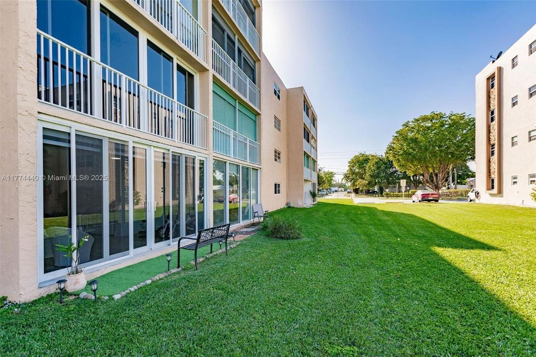 Vendido Recientemente: $339,000 (2 camas, 2 baños, 1144 Pies cuadrados)