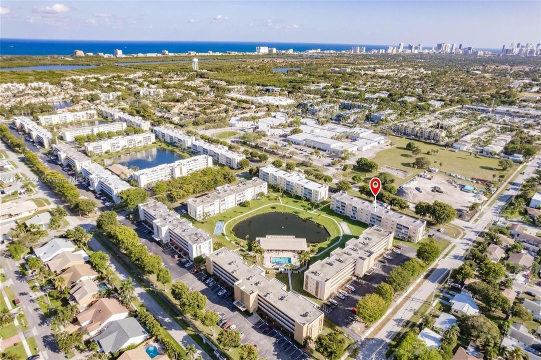 Vendido Recientemente: $339,000 (2 camas, 2 baños, 1144 Pies cuadrados)