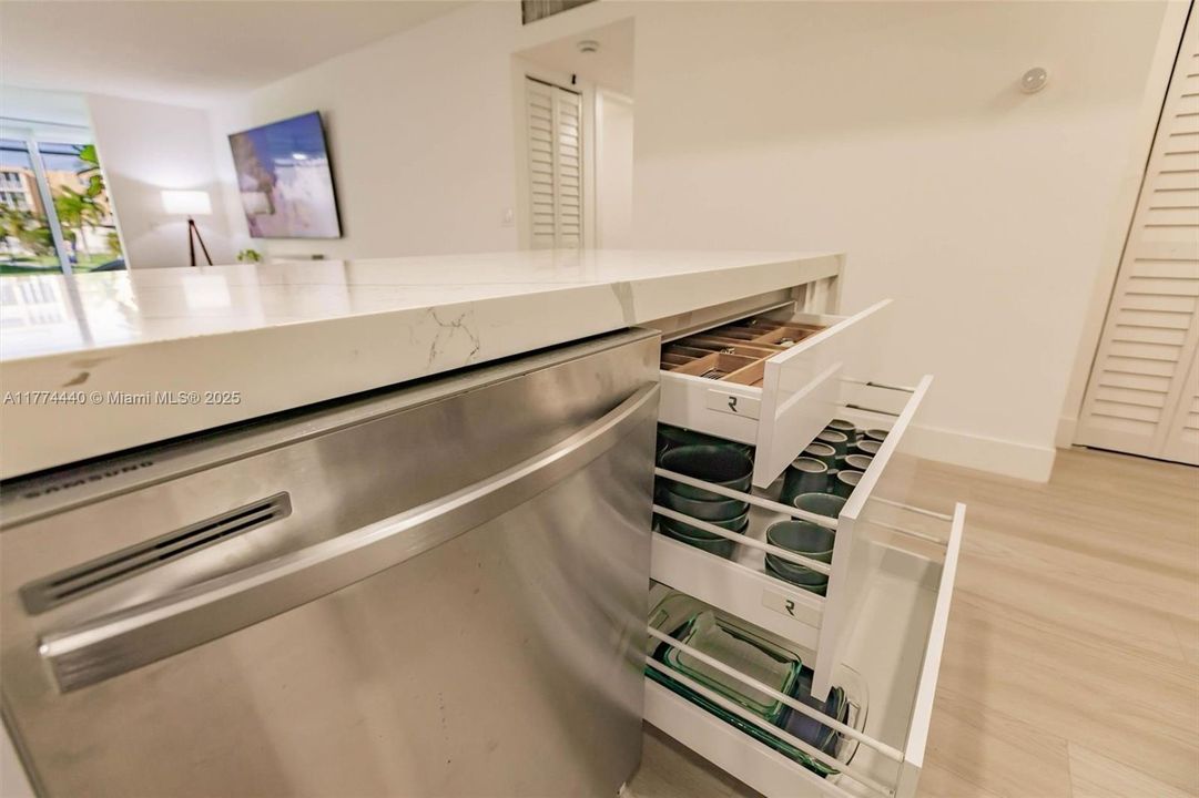 Vendido Recientemente: $339,000 (2 camas, 2 baños, 1144 Pies cuadrados)