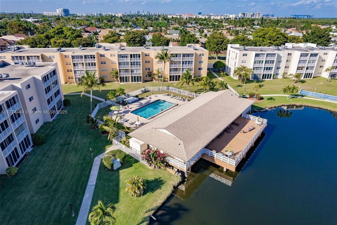 Vendido Recientemente: $339,000 (2 camas, 2 baños, 1144 Pies cuadrados)