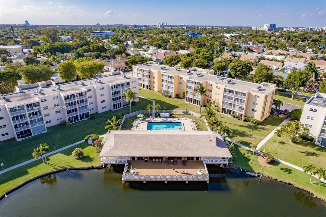 Vendido Recientemente: $339,000 (2 camas, 2 baños, 1144 Pies cuadrados)