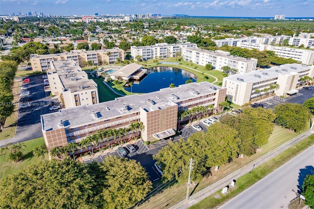 Vendido Recientemente: $339,000 (2 camas, 2 baños, 1144 Pies cuadrados)