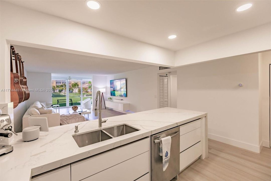 Vendido Recientemente: $339,000 (2 camas, 2 baños, 1144 Pies cuadrados)