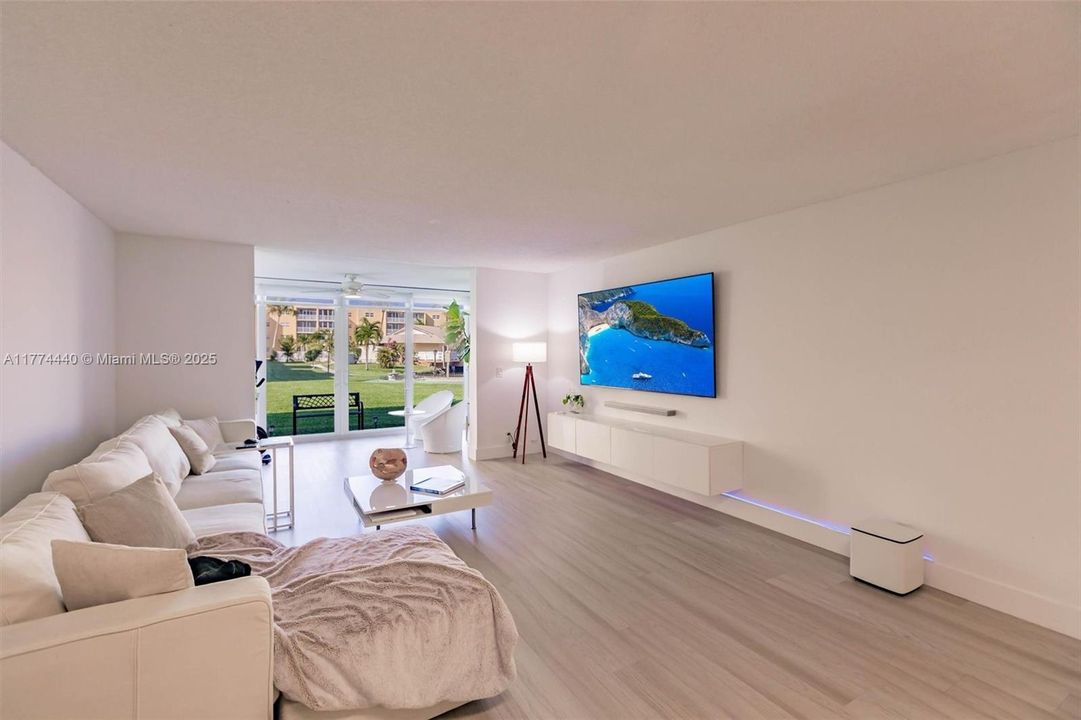 Vendido Recientemente: $339,000 (2 camas, 2 baños, 1144 Pies cuadrados)