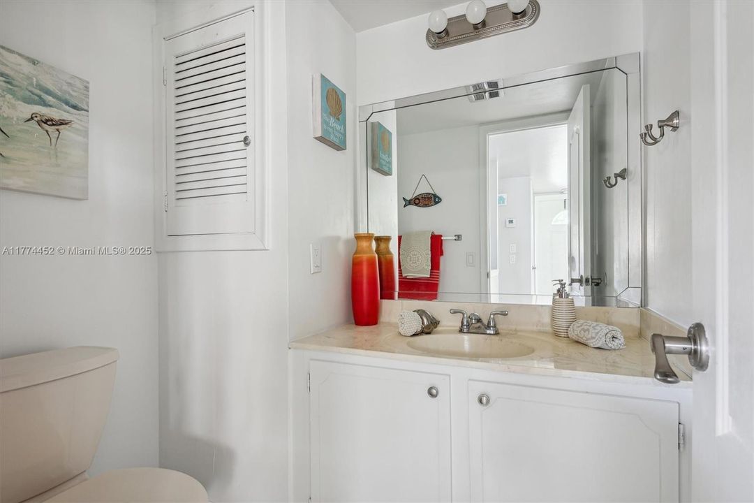 Recently Sold: $139,900 (1 beds, 1 baths, 900 Square Feet)