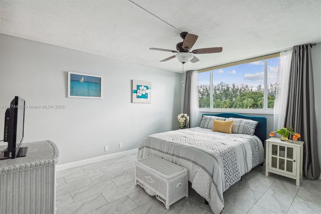 Recently Sold: $139,900 (1 beds, 1 baths, 900 Square Feet)