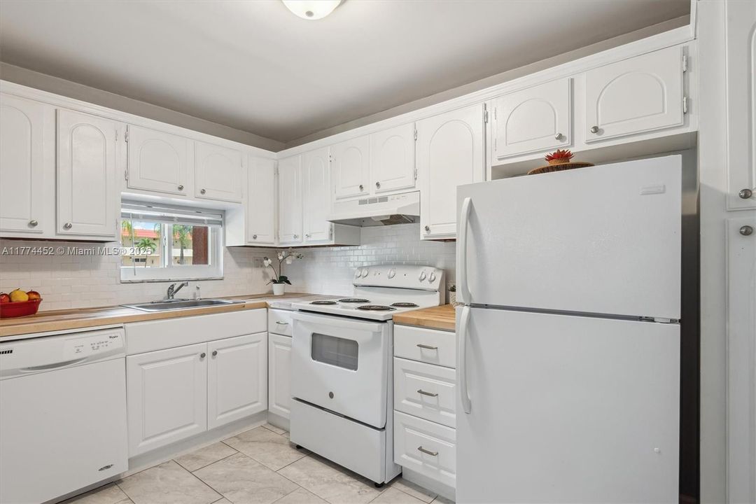 Recently Sold: $139,900 (1 beds, 1 baths, 900 Square Feet)