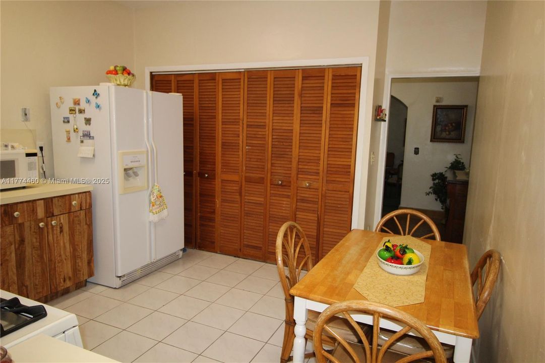 For Sale: $949,900 (0 beds, 0 baths, 2415 Square Feet)