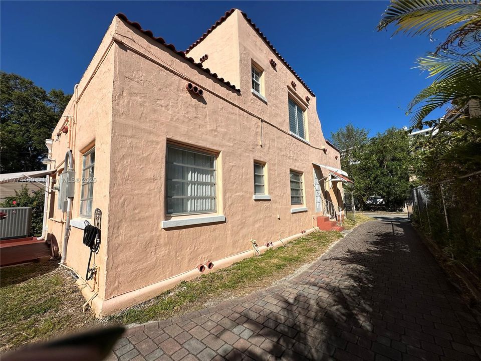 For Sale: $949,900 (0 beds, 0 baths, 2415 Square Feet)