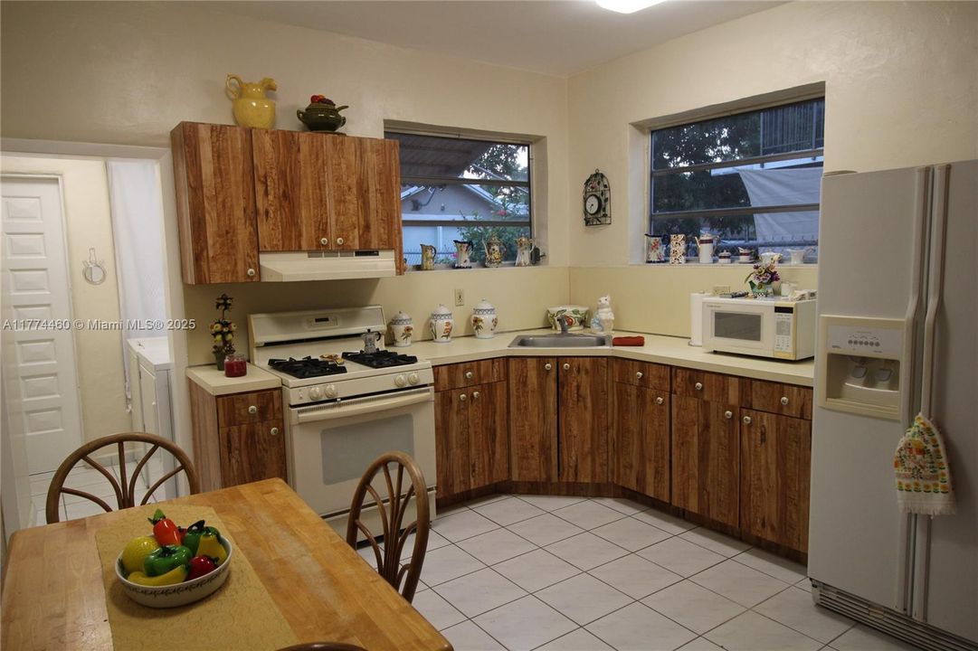 For Sale: $949,900 (0 beds, 0 baths, 2415 Square Feet)