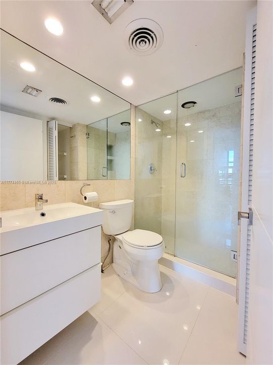 Recently Sold: $644,900 (2 beds, 2 baths, 1075 Square Feet)