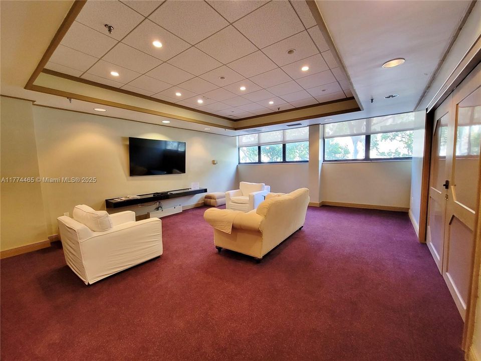 Recently Sold: $644,900 (2 beds, 2 baths, 1075 Square Feet)