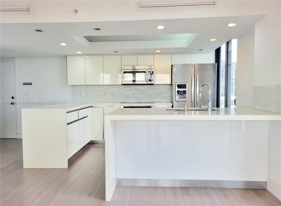 Recently Sold: $644,900 (2 beds, 2 baths, 1075 Square Feet)