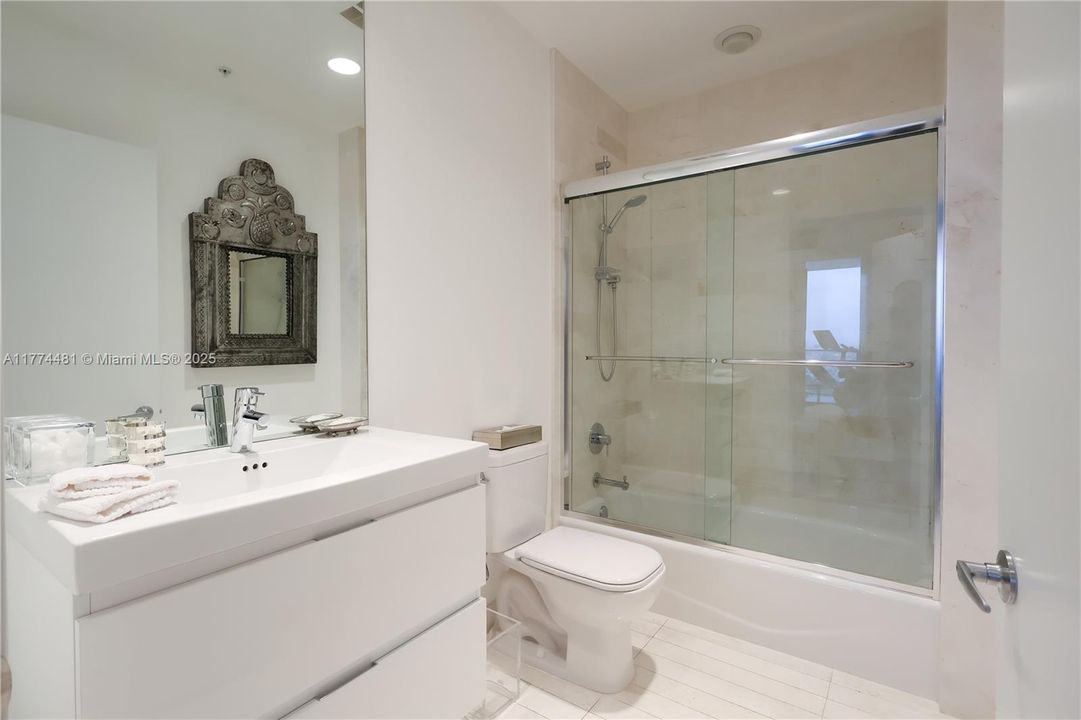 Recently Rented: $6,000 (2 beds, 3 baths, 1808 Square Feet)