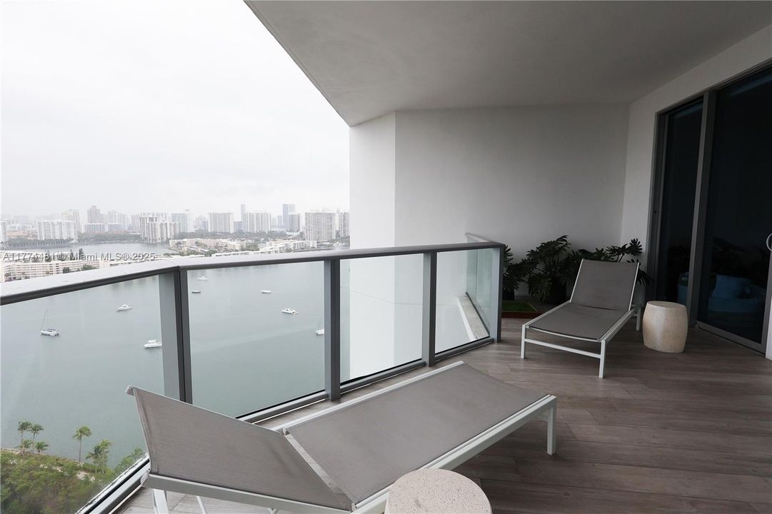 Recently Rented: $6,000 (2 beds, 3 baths, 1808 Square Feet)