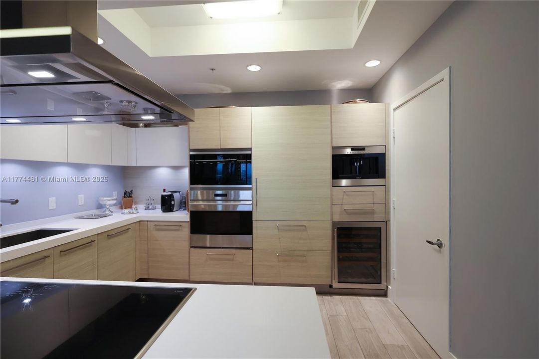 Recently Rented: $6,000 (2 beds, 3 baths, 1808 Square Feet)