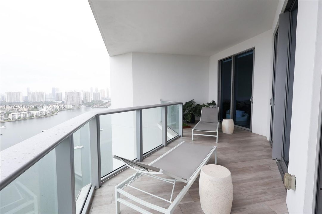 Recently Rented: $6,000 (2 beds, 3 baths, 1808 Square Feet)