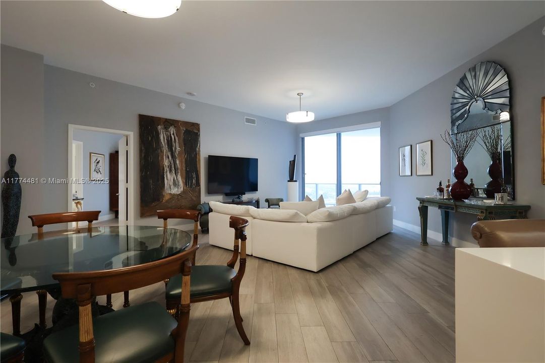 Recently Rented: $6,000 (2 beds, 3 baths, 1808 Square Feet)