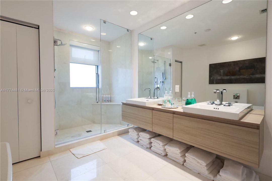 Recently Rented: $6,000 (2 beds, 3 baths, 1808 Square Feet)