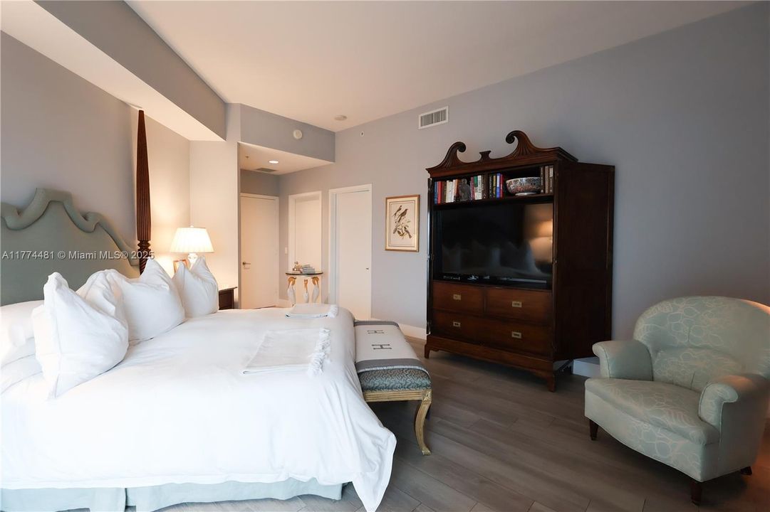 Recently Rented: $6,000 (2 beds, 3 baths, 1808 Square Feet)