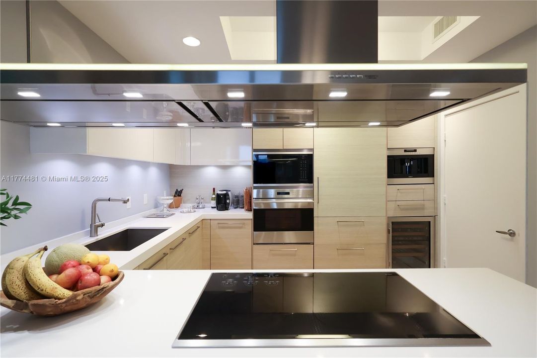 Recently Rented: $6,000 (2 beds, 3 baths, 1808 Square Feet)