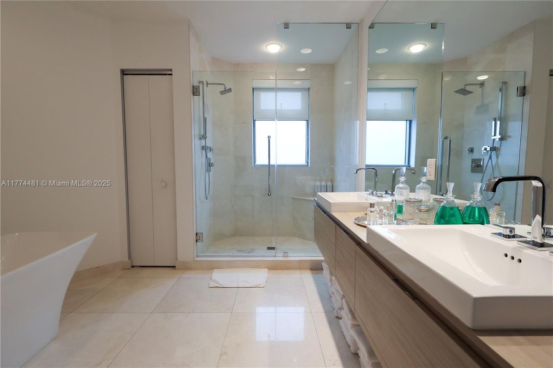 Recently Rented: $6,000 (2 beds, 3 baths, 1808 Square Feet)